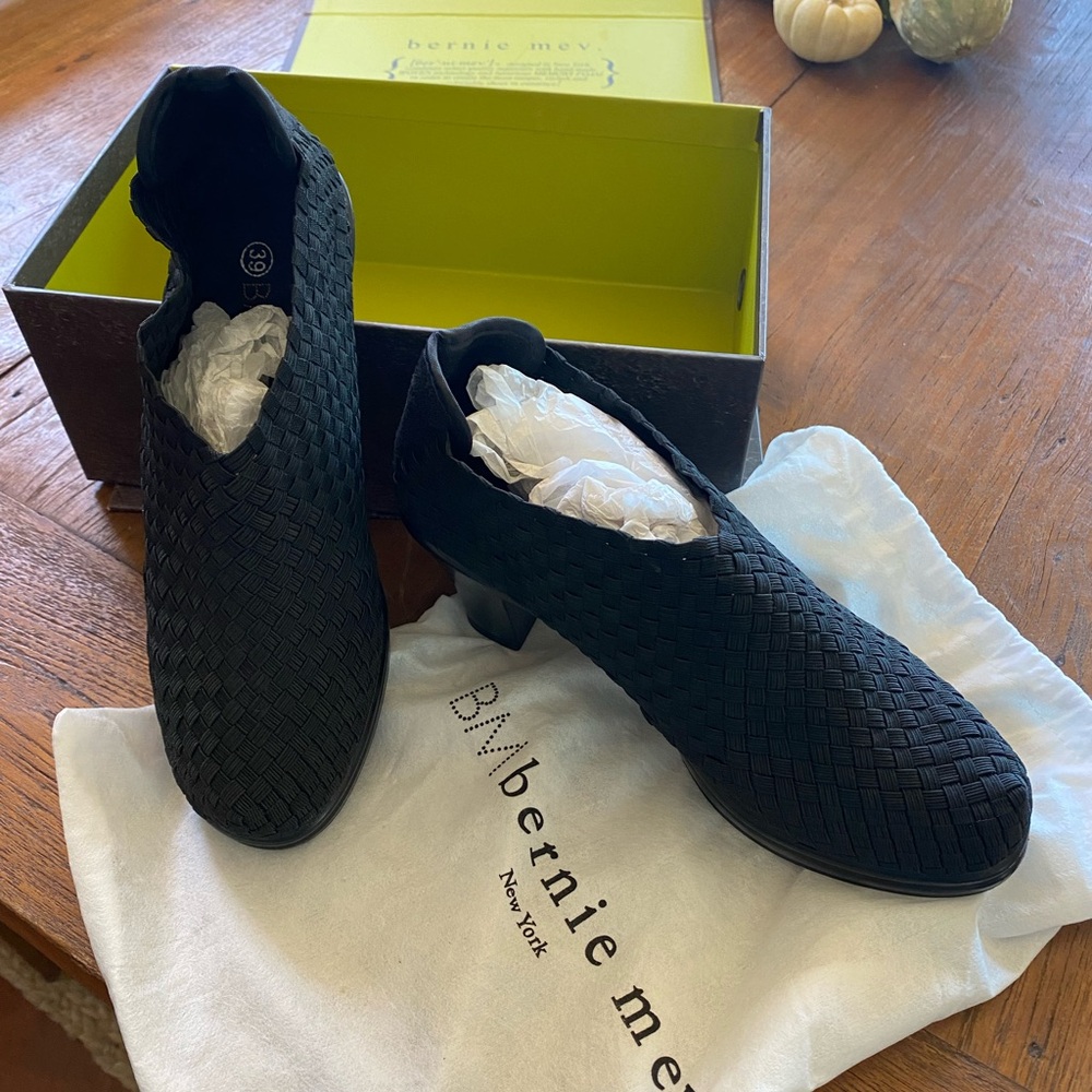 bernie mev. Black womens woven shoes